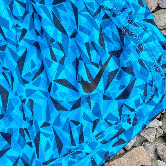 ⭐️ Nike reversible girls athletic shorts NWT [6021] - Picture 3 of 5